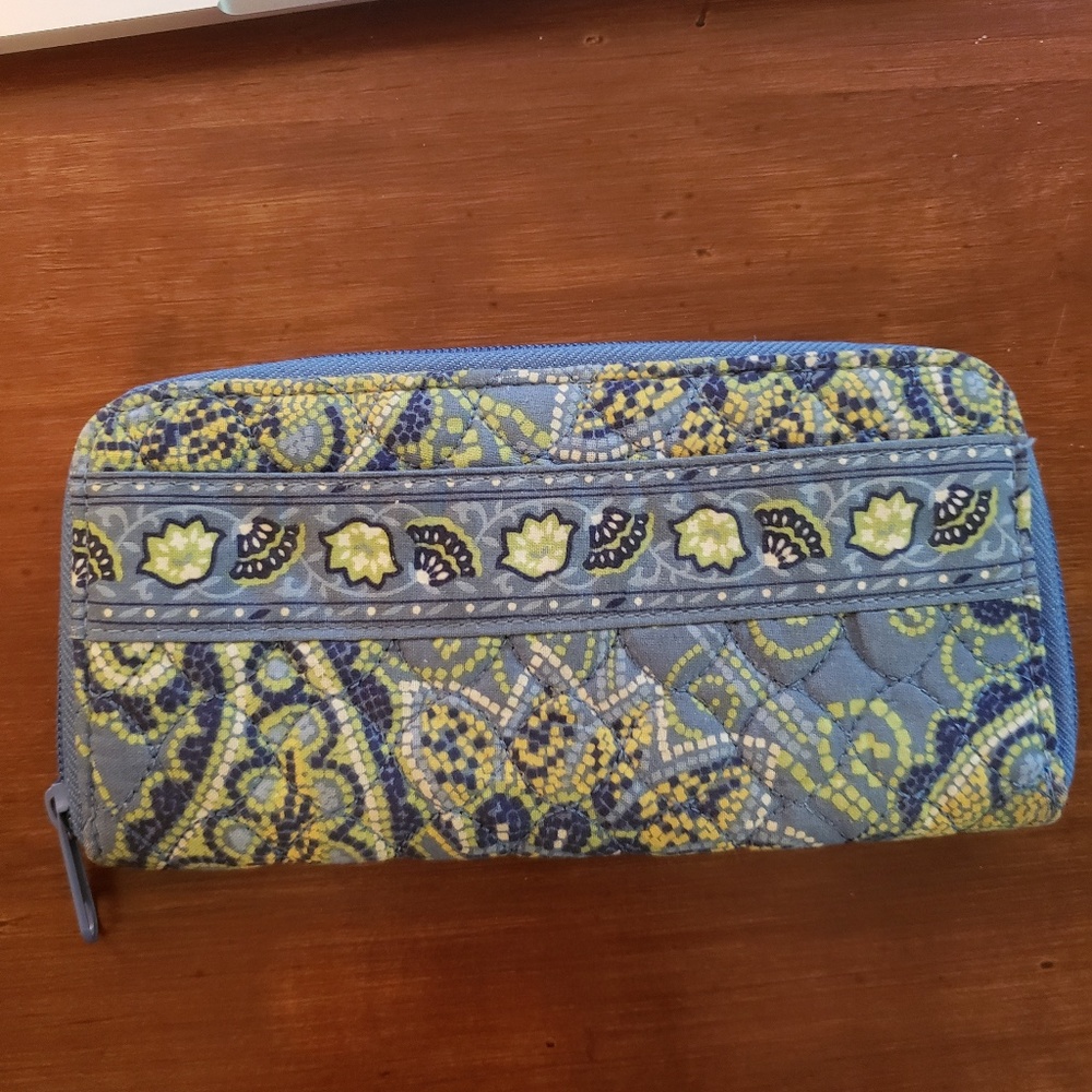 Liz Claiborne Quilted Wallet